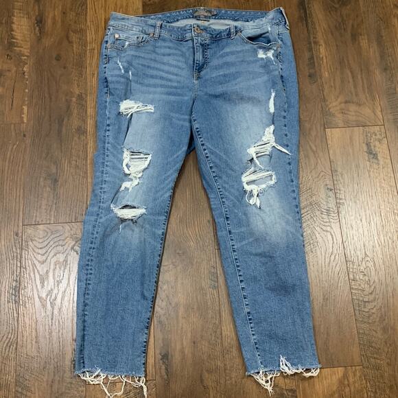 Torrid Crop Boyfriend Straight Vintage Stretch Mid-Rise Jeans - Picture 2 of 9